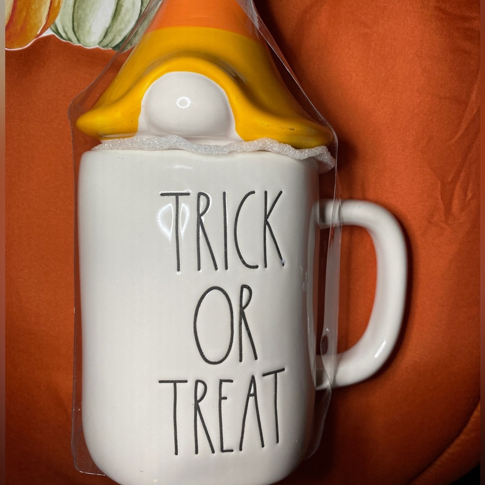 Halloween CLASSIC RAE DUNN “TRICK OR TREAT” GNOME MUG w/CANDY CORN TOPPER🎃 - Picture 8 of 12